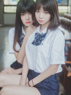 桜桃喵 Vol.002 JK百合1(桜桃喵&疯猫ss)_Coser-Cherry-neko-Vol.002-JK1Cherry-nekoandss-002 (T.ME-COSPLAYSETS)