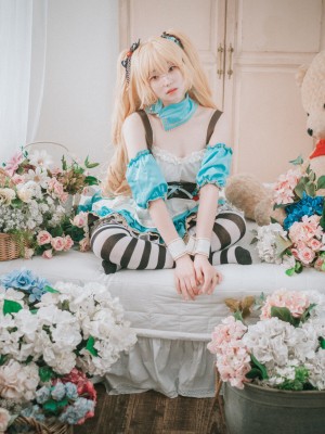 Bambi - Alice in Glasses_16