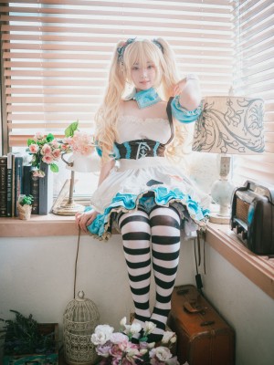 Bambi - Alice in Glasses_47