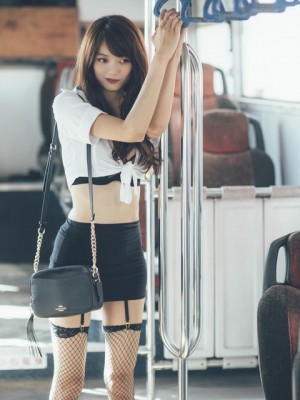 JVID S级极品34D美乳 长腿素人 现役大学生搭公车 [100P] 啪啪凸凸_fe17175da35143a68c508356a70f046a