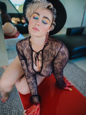 STEFANIA FERRARIO_stefania-madonna-hat-5-qLGn7pcJ