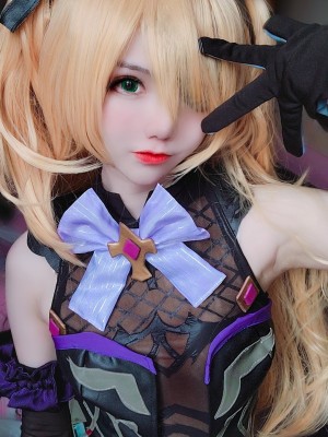 Sally Dorasnow - Fischl selfie_uri_mr1609000767877