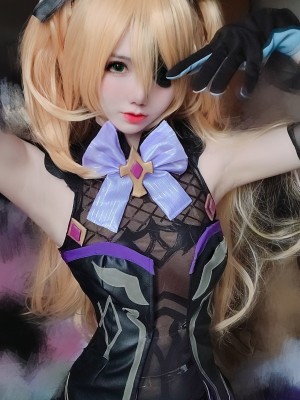 Sally Dorasnow - Fischl selfie_uri_mr1609058582288