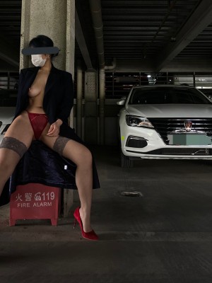 国版卡戴珊！推特抖音网红撸铁健身女王（夏甜）下海不雅自拍流出露出裸体健身裸舞身材无敌_guochan2048.com-谁在车里_1250321203304091649_0