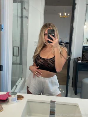 CORINNA KOPF_2021-12-23_1071x1317_873cc5b11491d9f4840971d5bf35f7e6-hV8m1O6h-tdx2z0l3