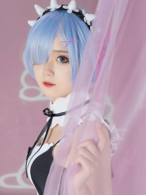 秋楚楚 蕾姆夏日泳装_03