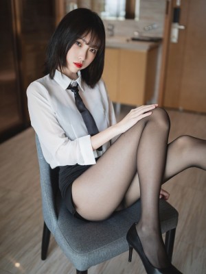 许岚 白衬衫_2D4FB7B1-3DD9-486B-B683-BBC589B785C9