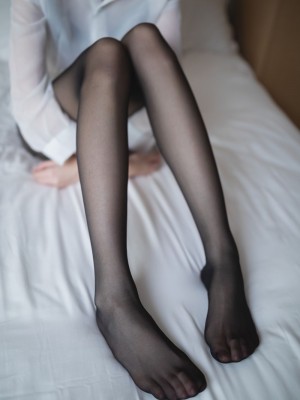 许岚 白衬衫_02D88B51-2073-4AD9-9B1D-EEA47695E9FF