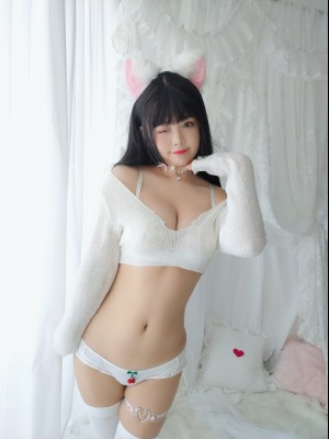 白烨- - 小奶猫_0052