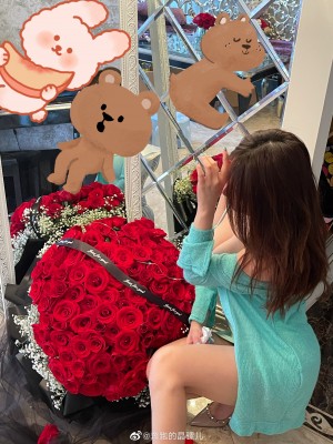 奔跑的晶螺儿微博杂图_0082w4Segy1gqb85z4yegj32bg3407wj