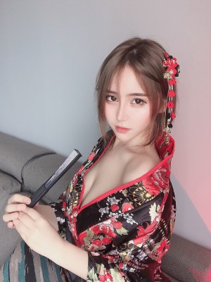 奔跑的晶螺儿微博杂图_0082w4Segy1gqbdd26ncvj31f02l6e82
