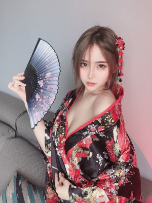 奔跑的晶螺儿微博杂图_0082w4Segy1gqbdd996fuj31f02ntnpe