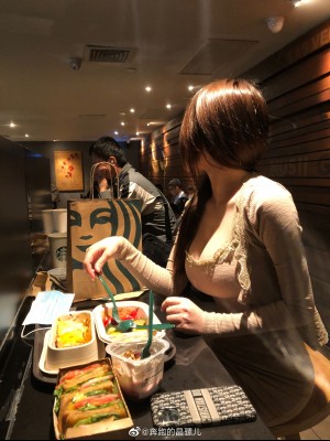 奔跑的晶螺儿微博杂图_0082w4Segy1gu7hkqrd5oj31w02iou0x