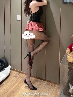 奔跑的晶螺儿微博杂图_0082w4Segy1gwtin8cpm0j313t0vik7u