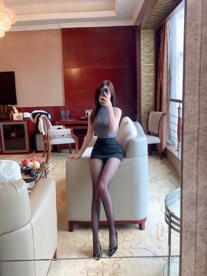 奔跑的晶螺儿微博杂图_0082w4Segy1gxk3uhm4y1j30t911s7hy