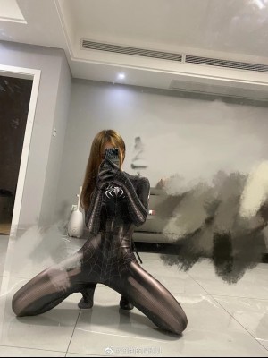 奔跑的晶螺儿微博杂图_0082w4Sely1gnkjg2ncawj30tz13z7ab