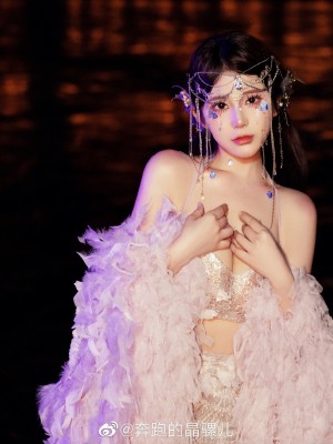 奔跑的晶螺儿微博杂图_0082w4Sely1hbfzd5ehr9j337k2a0hdv