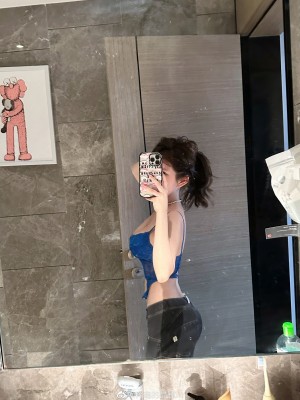 奔跑的晶螺儿微博杂图_0082w4Sely1hbq9ffs6rpj32c035e1ky