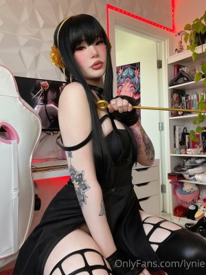 Yor Briar (Various Cosplayers)_107