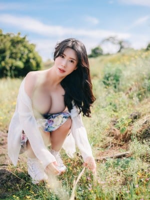 Adorable Sia_Paranhosu-Sia-S22-Photo-Book-Vol.8-Adorable-Sia-4kUp-039