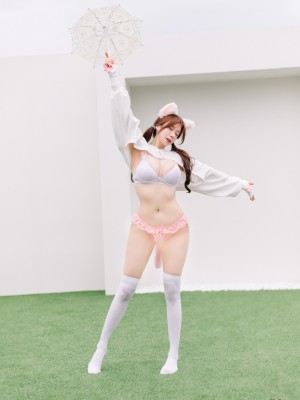 Meow Meow Punch_Paranhosu-Sia_S22-2022-Photo-Book-Vol-4-Meow-Meow-Punch-0031-3757801109