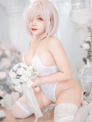 Sayo Momo – Mashu White Lingerie Body Oil_11