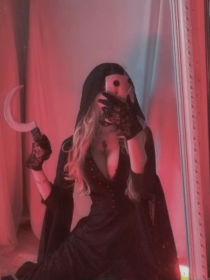 TiTi - Daniela Dimitrescu_11