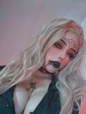 TiTi - Daniela Dimitrescu_14