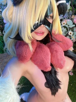 ZinieQ - Cynthia in Meowscarada Costume_37