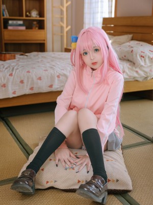 日奈娇 – 小孤独_003