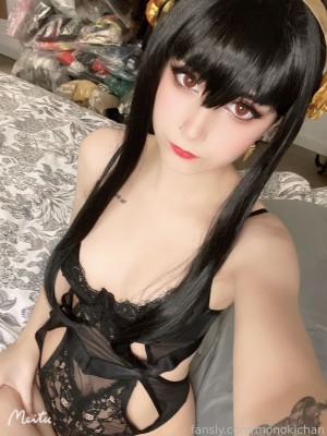 Monoki Chan - Yor Forger (Selfie Set)_14