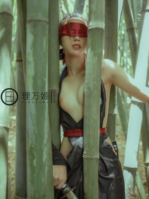 [深夜企划] 理万姬 - 女武士竹林露出×放尿解禁_012