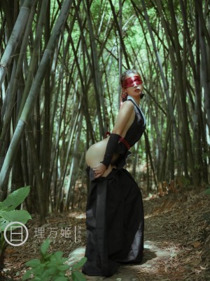 [深夜企划] 理万姬 - 女武士竹林露出×放尿解禁_017