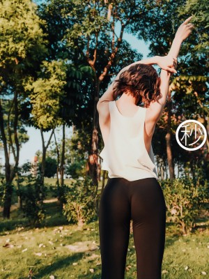 [深夜企划] 懂小姐 - 公园真空跑步_008