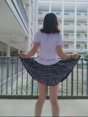 苏苏小公主酱 - 学校学生服露出_003