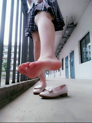 苏苏小公主酱 - 学校学生服露出_005