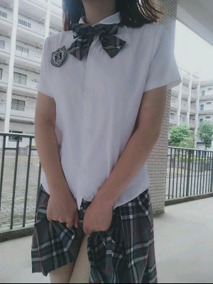 苏苏小公主酱 - 学校学生服露出_032