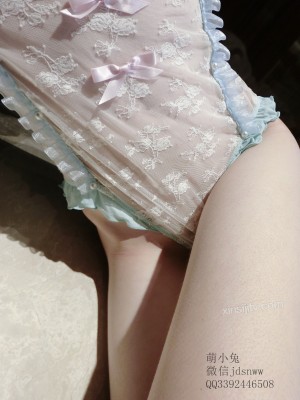 萌兰酱(萌小兔 草莓味兰兰)&nbsp;&nbsp;- 房间爬行