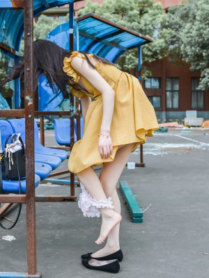 萌兰酱(萌小兔 草莓味兰兰)  - 上海大学露出_002
