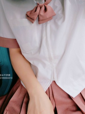 千岁娇 - 公交车露出_015