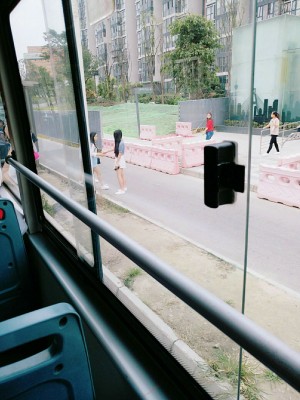 千岁娇 - 公交车露出_021