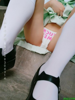 千岁娇 - 旧楼道露出_016