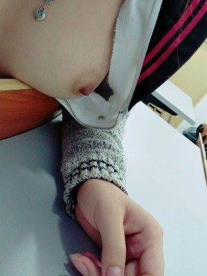 安久奈白 - 教室露出_023