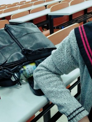 安久奈白 - 教室露出_024