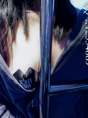 三寸萝莉 - 公交车黑丝_0002