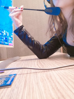 镜颜欢 - 网吧危情_002