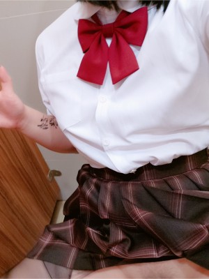 三寸萝莉 - 男厕肉丝_004