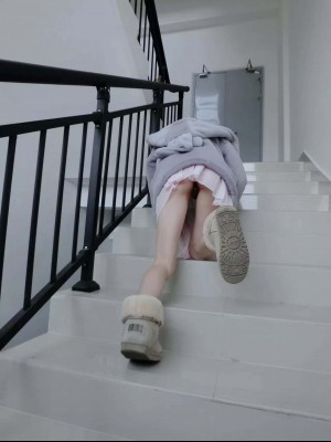 萌兰酱(萌小兔 草莓味兰兰) -&nbsp;&nbsp;双人楼道露出_042