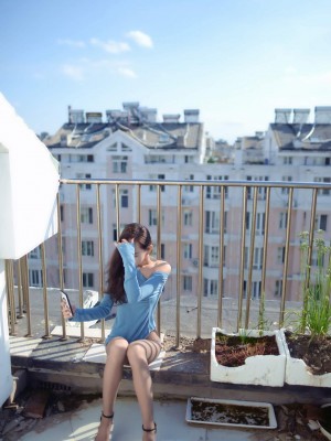 月暖彡如梵音 - 蓝衣露出_001