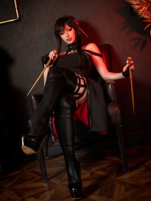 Lady Melamori - Yor Forger_02